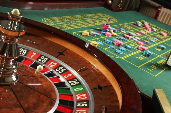 romanobet platform showing live casino tables and sportsbook markets on mobile