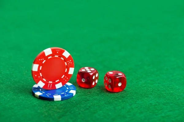 Live roulette table on romanobet mobile phone with UFC event timer visible